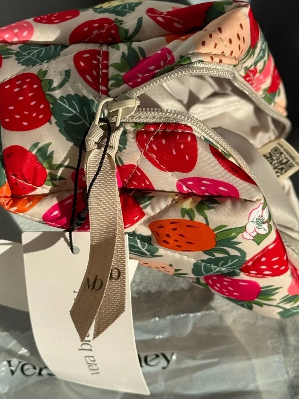 NWT Vera Bradley Essentials Small Cosmetic Bag Ultralight, Bushels of Berries